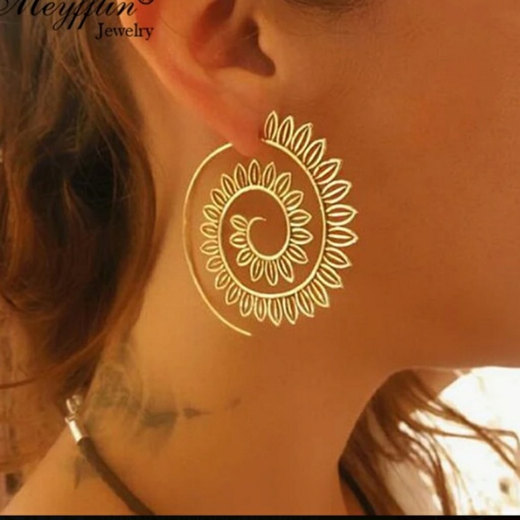 Boho Spiral Hoop Gold Leaf Earrings - Picture 4 of 8